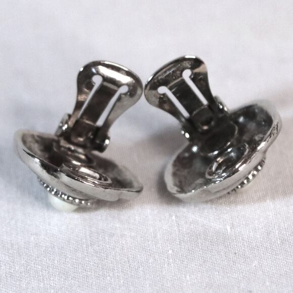 Unsigned Loree Earrings By 1928 Pearly Bead Silver Tone Swirl Clip Ons - Picture 8 of 8